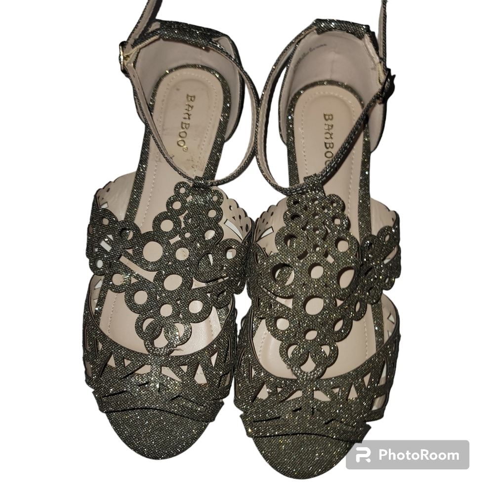 Bamboo Bronze Flat Sandals Size 9 Very Good Condition. Worn One Time